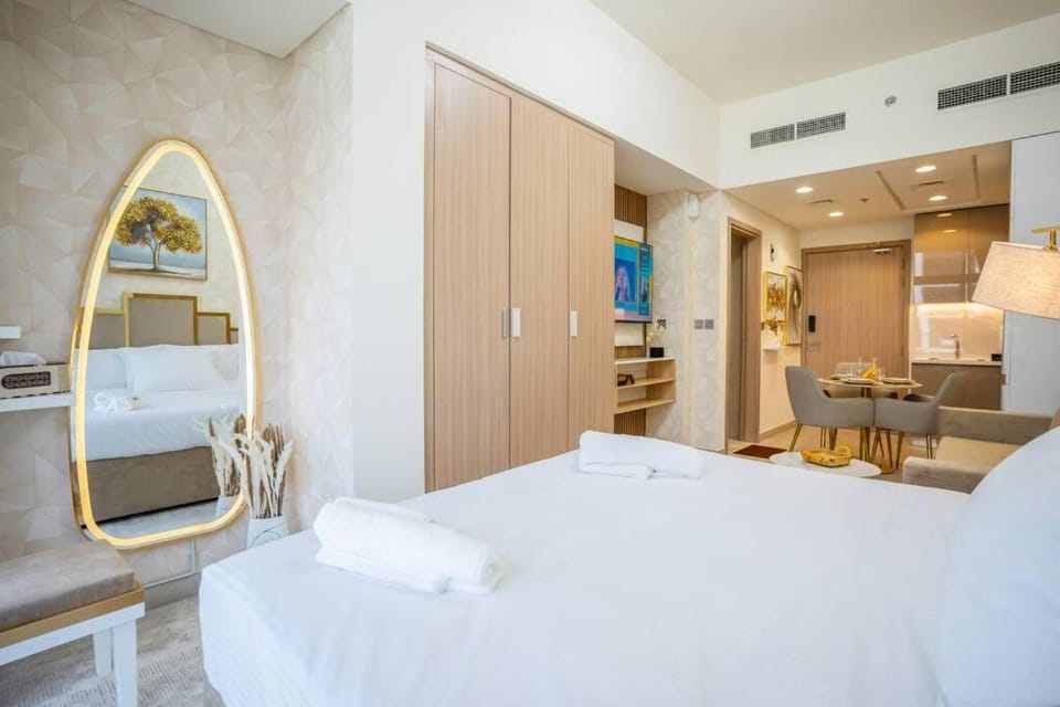 Zapbed House - Modern Studio in Azizi Riviera 27 Meydan One Apartment in Dubai