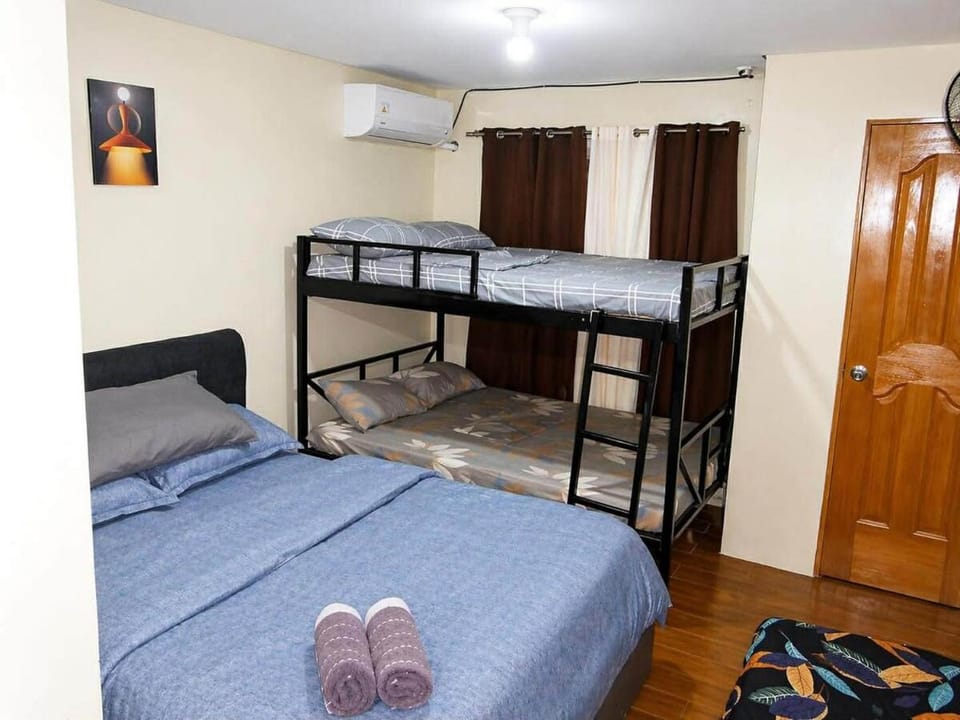 Bed, Photo of the whole room, Bedroom, bunk bed, air conditioner