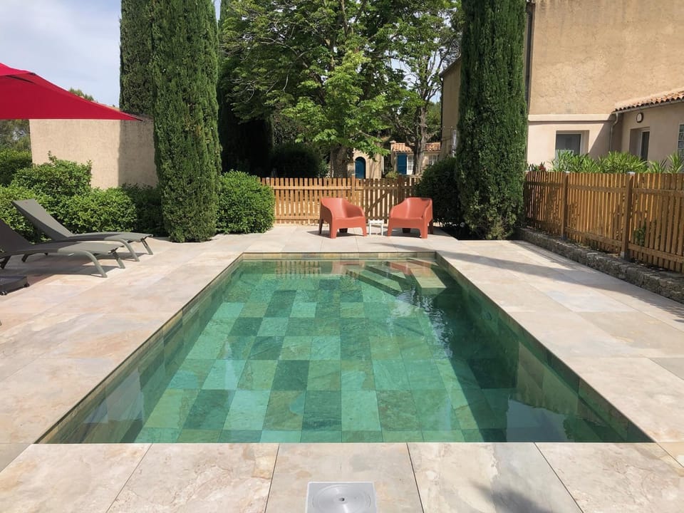 Swimming pool, sunbed