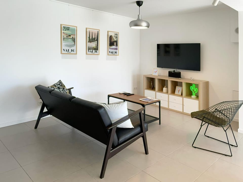 TV and multimedia, Living room, air conditioner