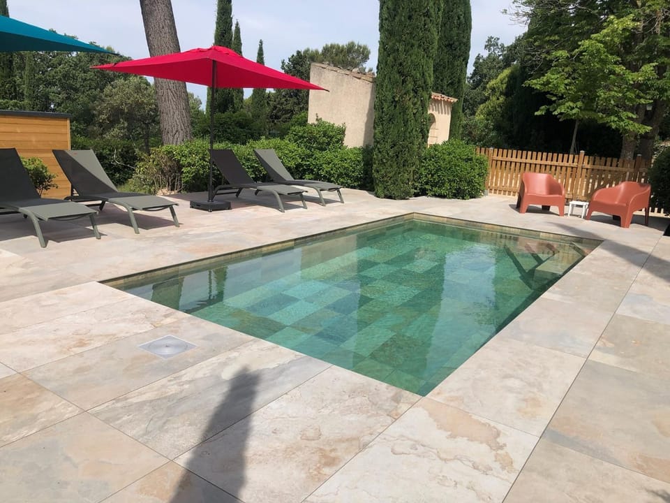 Swimming pool, sunbed