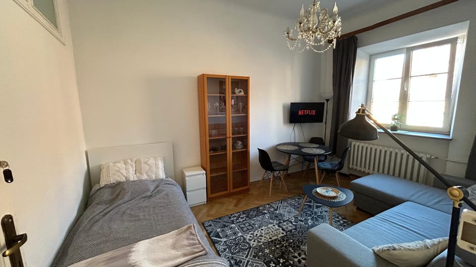 Bed, Living room, Photo of the whole room, Seating area, Evening entertainment, internet