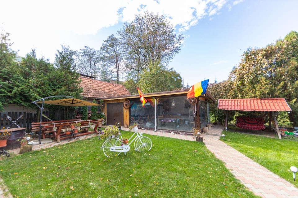 Property building, Spring, Day, Natural landscape, Children play ground, Garden, View (from property/room), Balcony/Terrace, City view, Garden view, Mountain view, Street view