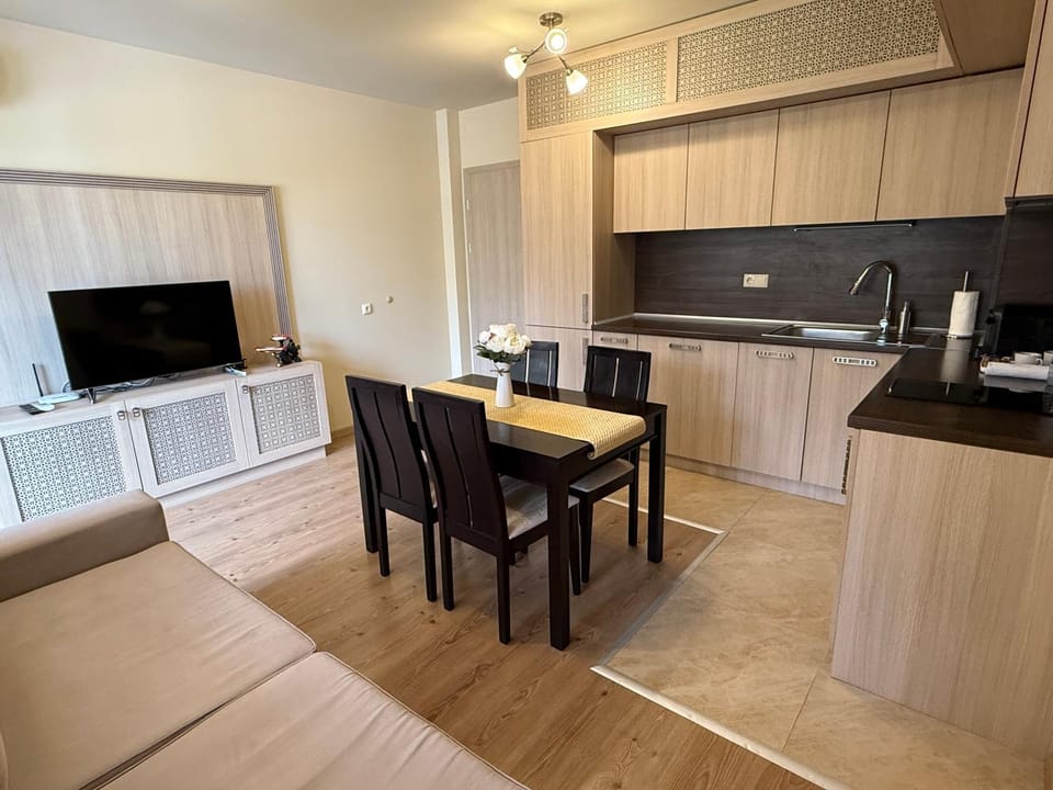 TV and multimedia, Kitchen or kitchenette, Dining area