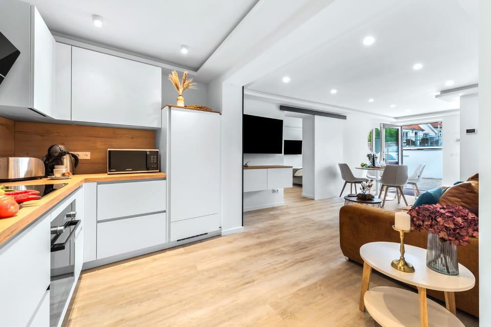 TV and multimedia, Coffee/tea facilities, Kitchen or kitchenette, Seating area, Dining area, oven, stove