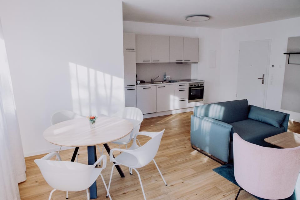 Kitchen or kitchenette, Living room, Seating area, Dining area, stove