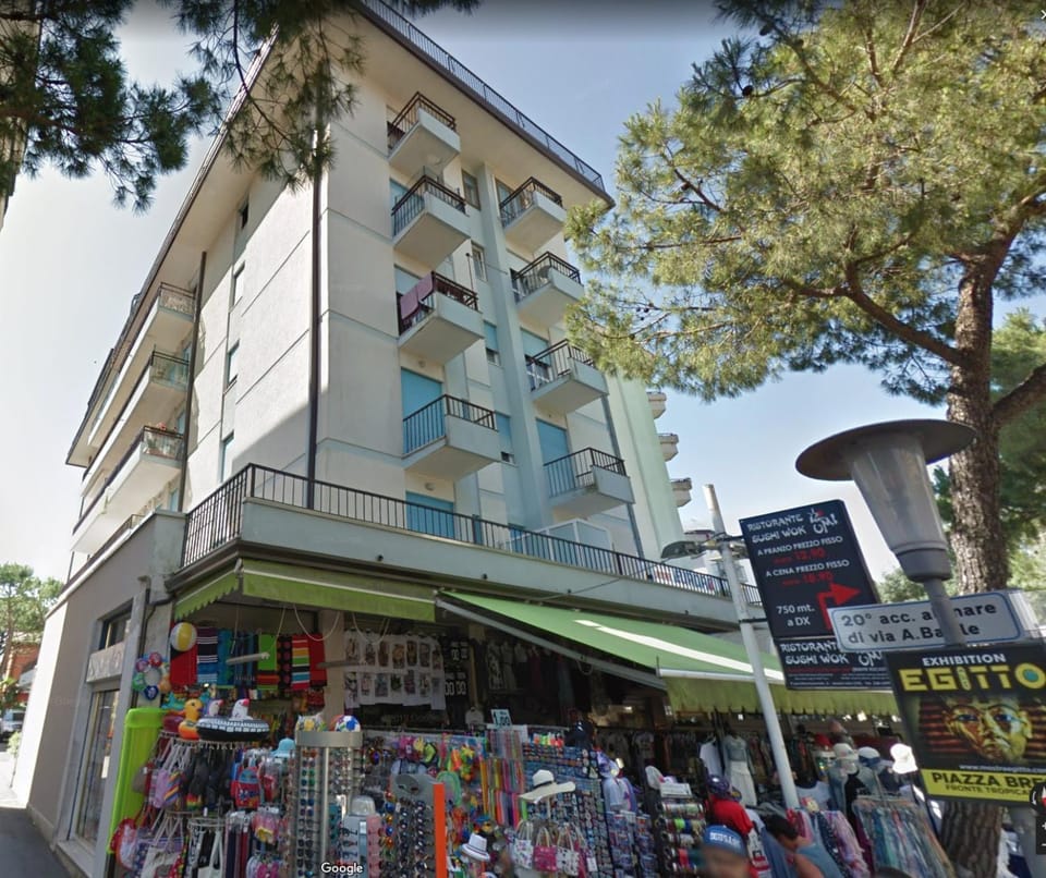 Property building, Day, On-site shops, City view, Supermarket/grocery shop