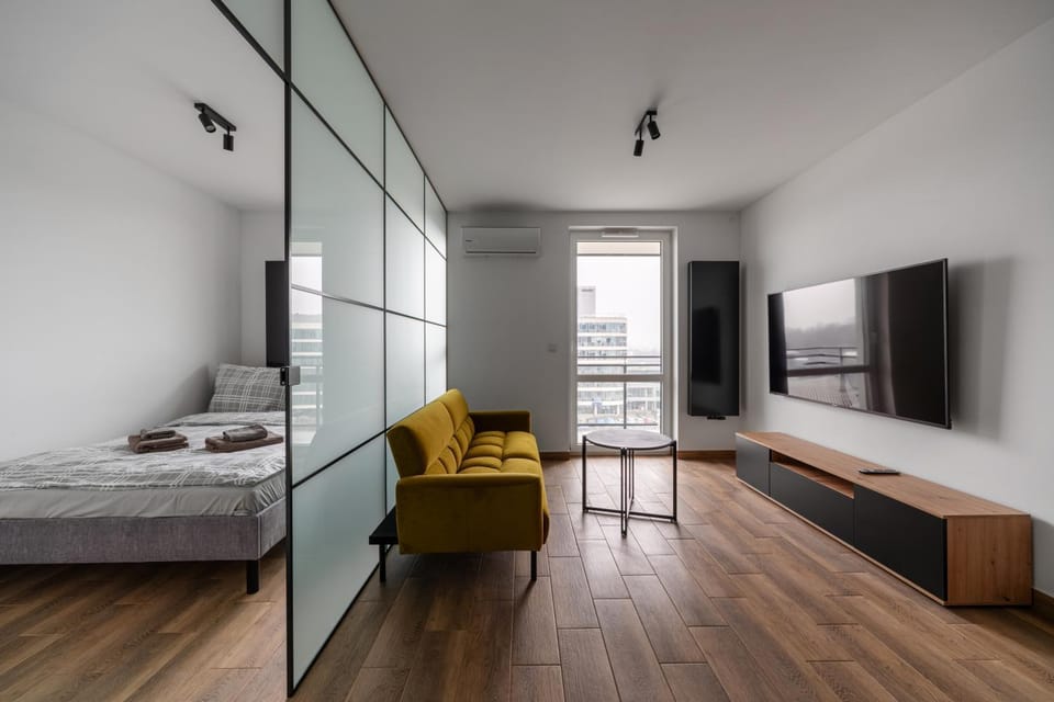 Bed, TV and multimedia, Living room, Photo of the whole room, Bedroom, wardrobe