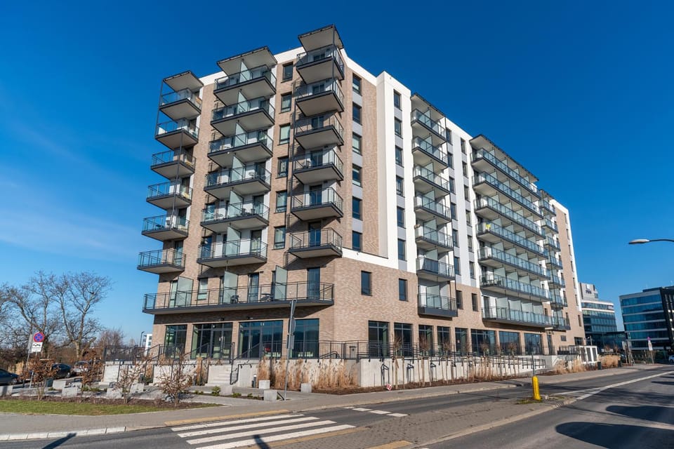Property building, Day, Neighbourhood, City view, Street view, Location, Parking
