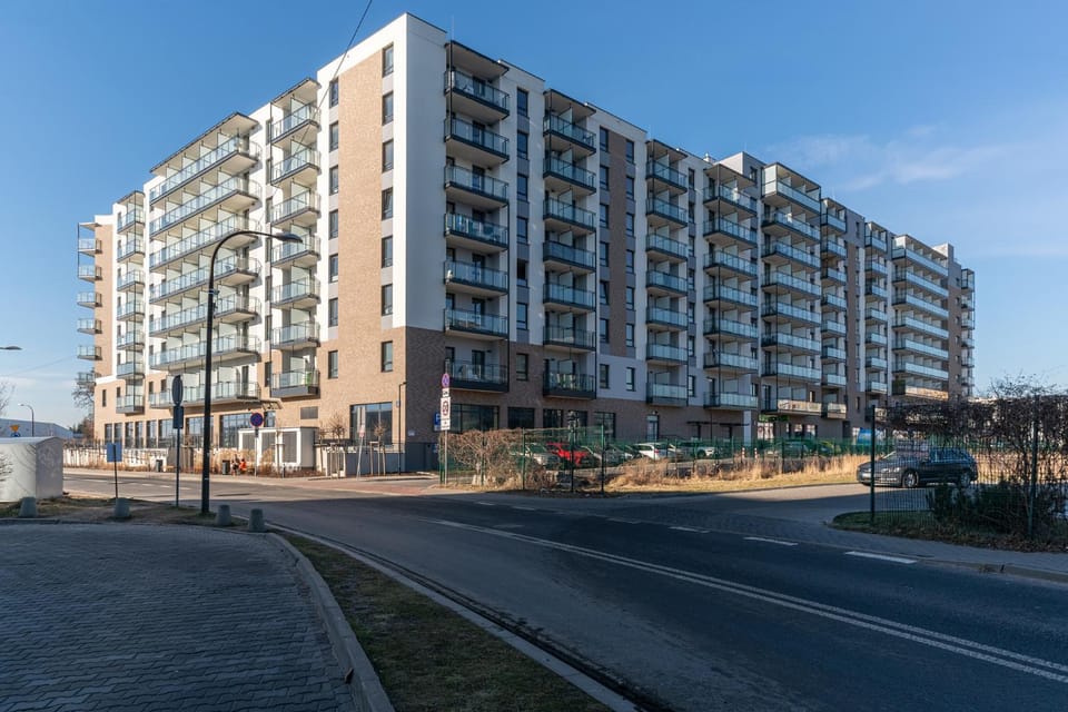 Property building, Day, Neighbourhood, Street view, Location, Parking