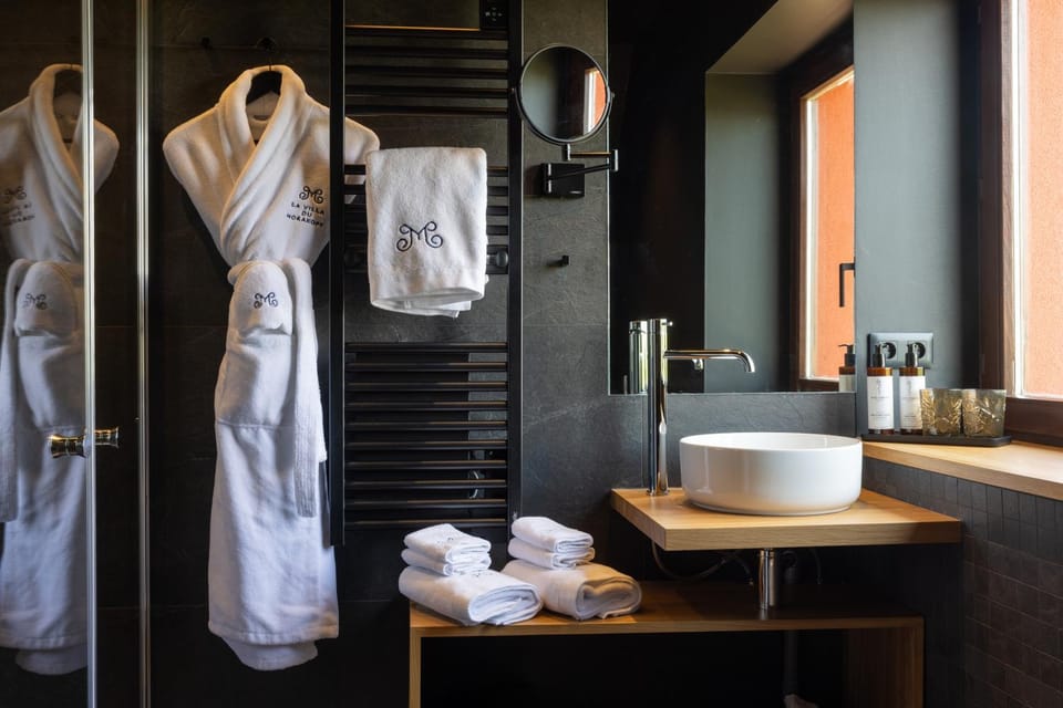 Bathroom, towels