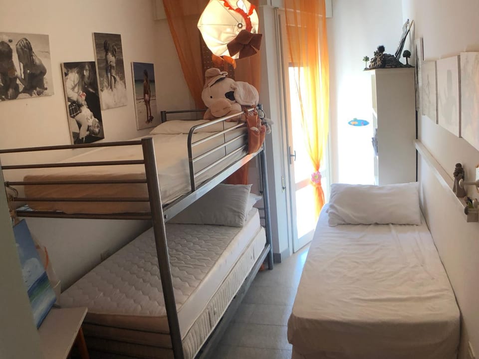 Bed, Photo of the whole room, Bedroom, bunk bed