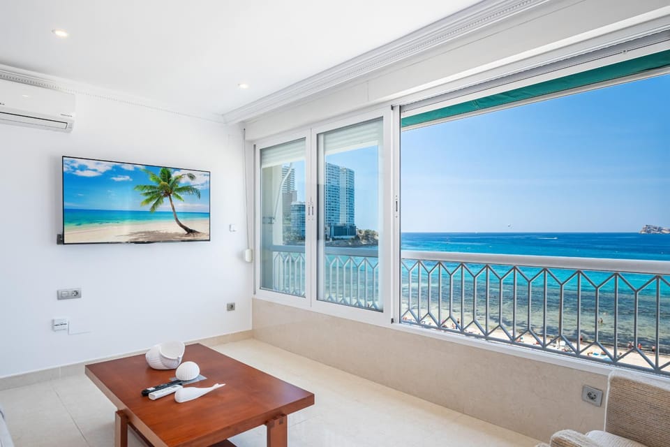 Natural landscape, TV and multimedia, View (from property/room), Living room, Sea view, air conditioner