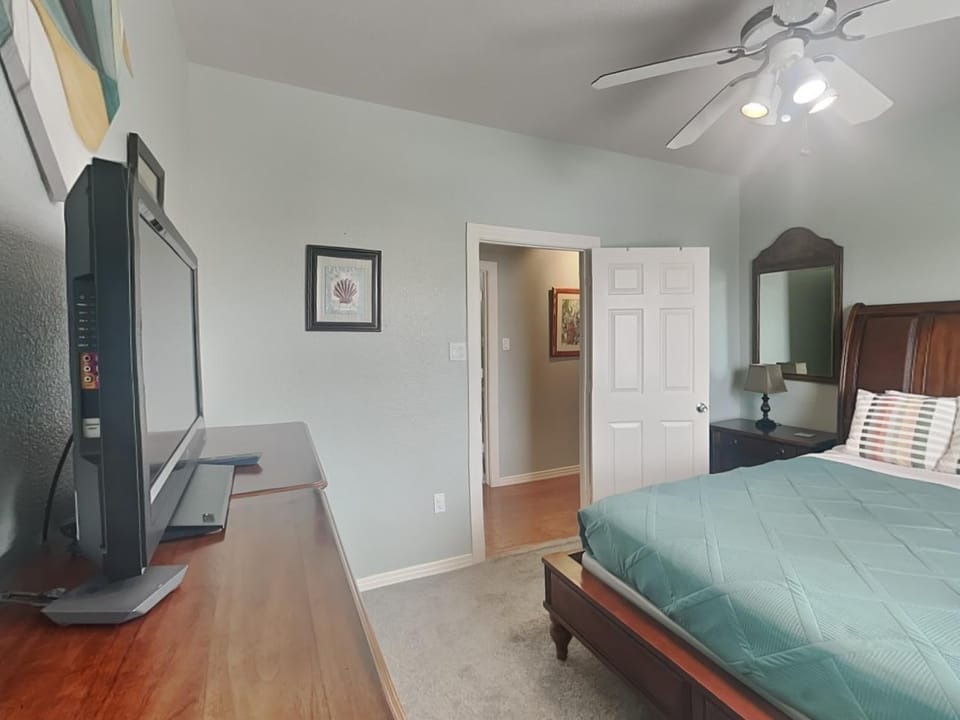 Bed, TV and multimedia, Bedroom, furniture