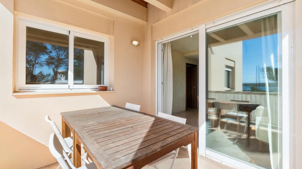 Day, Balcony/Terrace, Living room, Seating area, Dining area