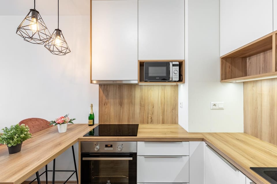 Kitchen or kitchenette, Dining area, oven, stove
