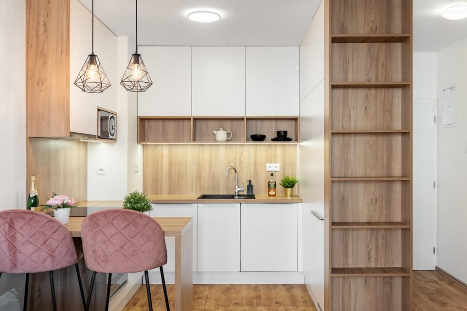 Kitchen or kitchenette, Dining area, stove