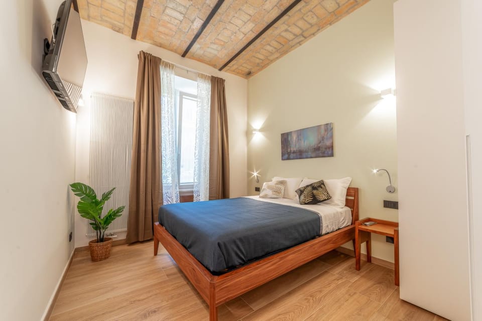 Bed, TV and multimedia, Photo of the whole room, Bedroom