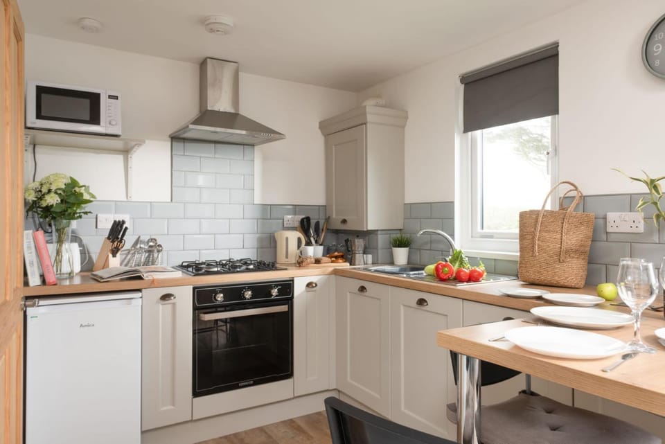 Coffee/tea facilities, Kitchen or kitchenette, Dining area, oven, pet friendly, stove, toaster