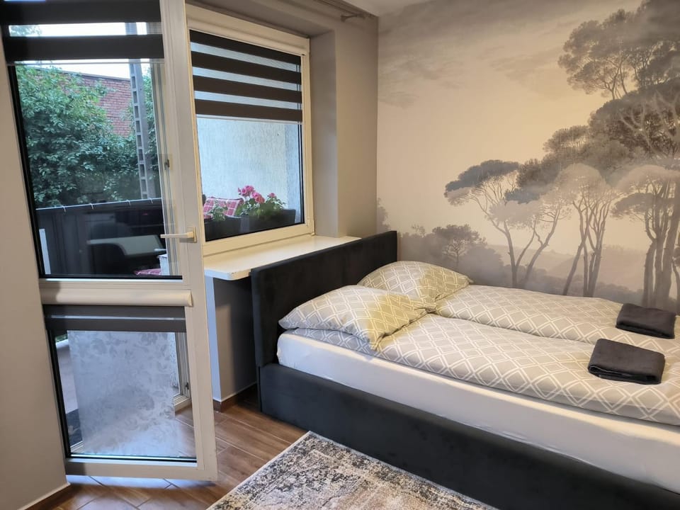 Bed, Photo of the whole room, Seating area, Bedroom