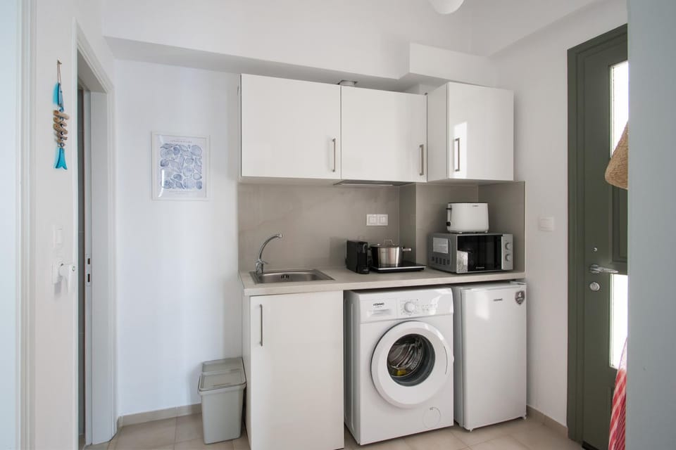 Kitchen or kitchenette, washing machine