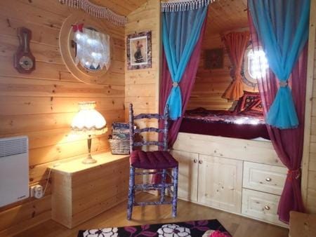 Roulotte de charme Campground/ 
RV Resort in Jura