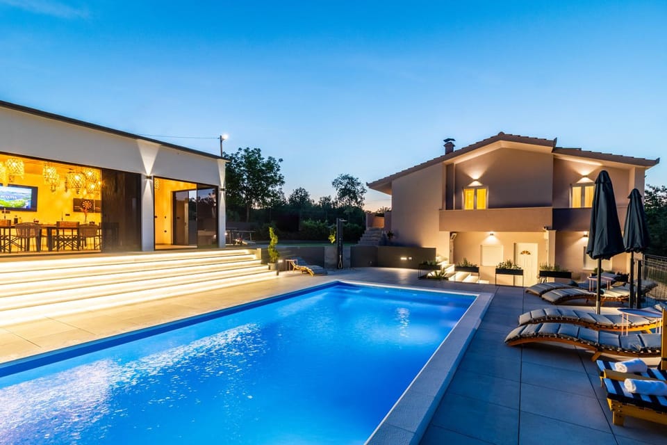 Pool view, Swimming pool