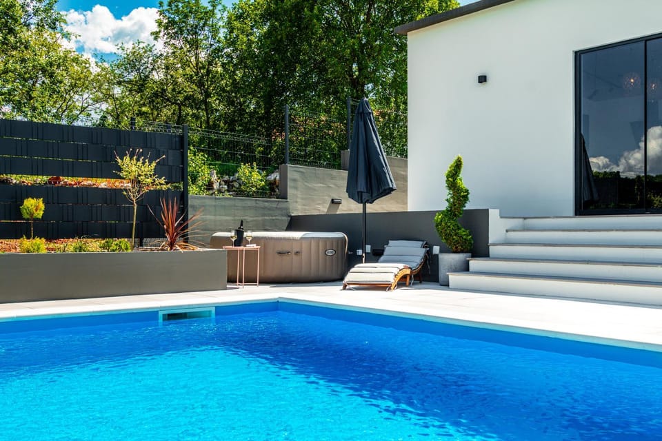 Patio, Day, Pool view, Swimming pool, sunbed