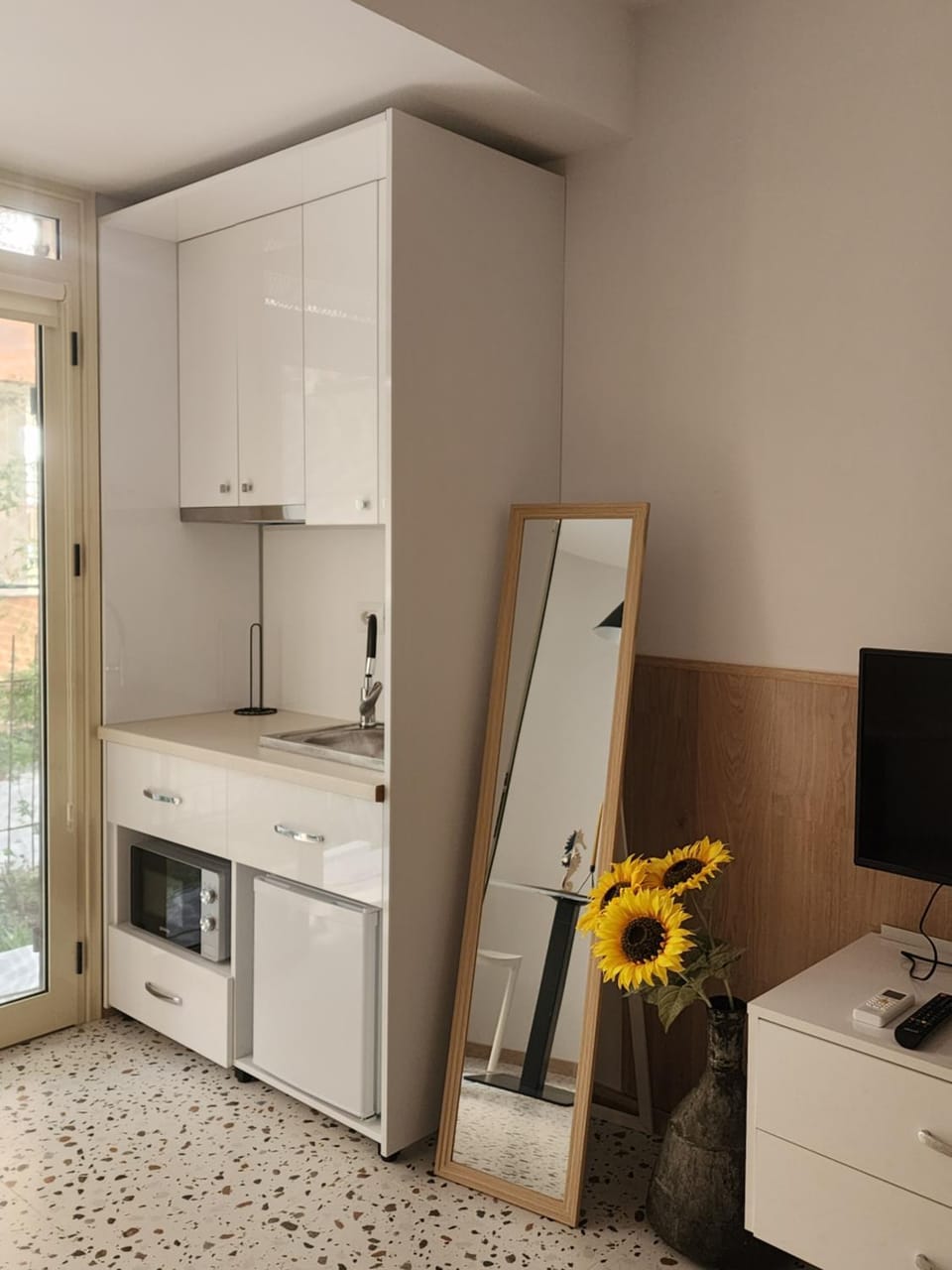 Kitchen or kitchenette