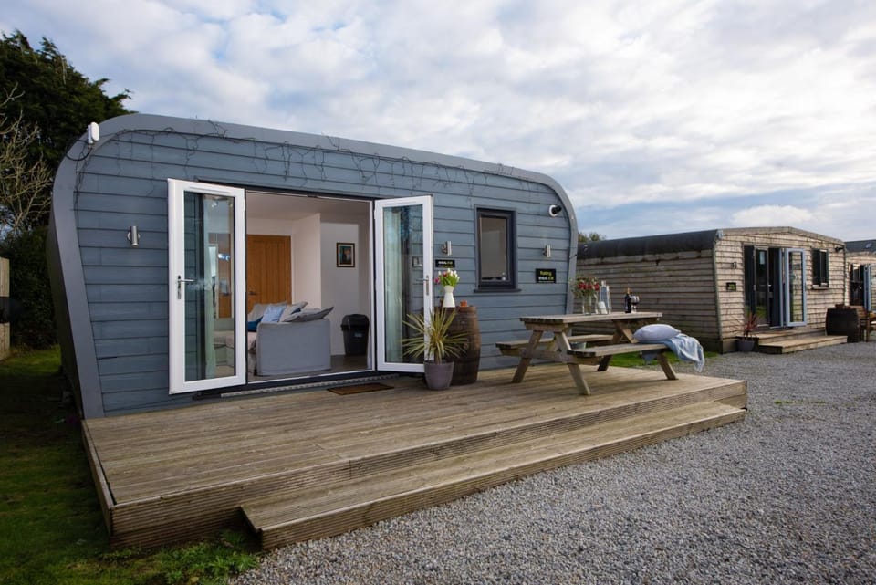 Property building, Patio, Day, Dining area