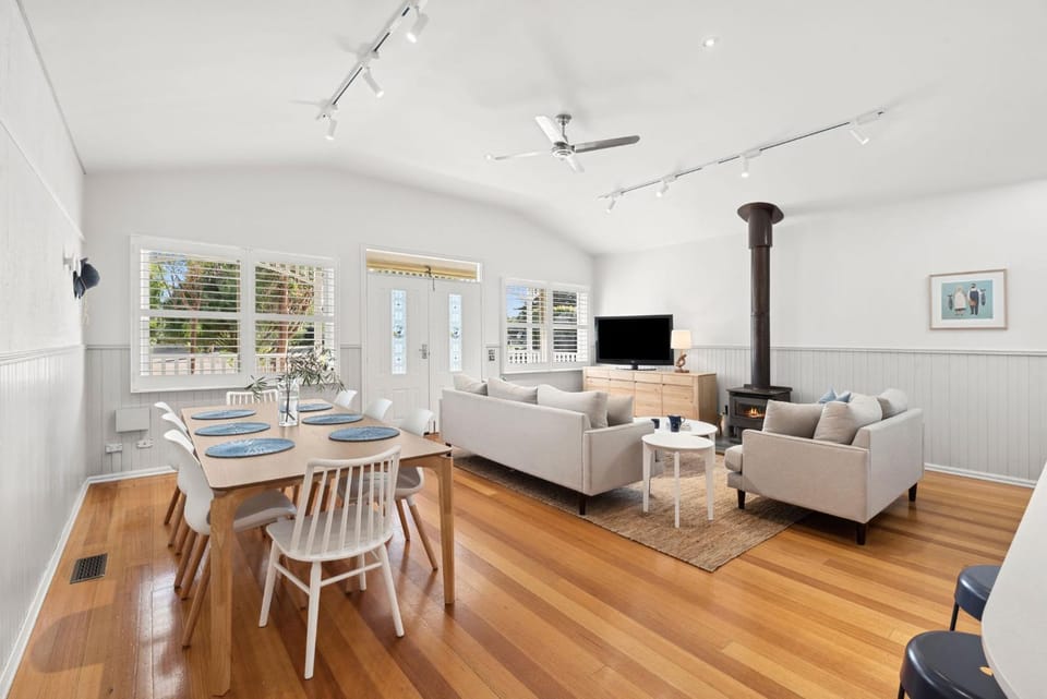 TV and multimedia, Living room, Dining area