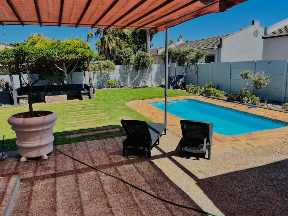 Garden, Garden view, Pool view, Swimming pool, sunbed