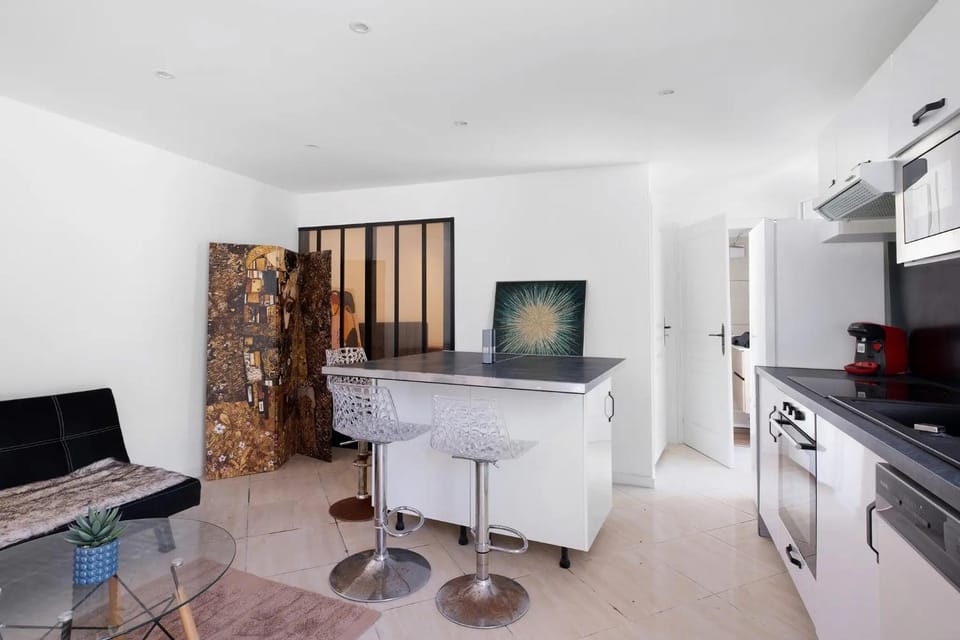 Kitchen or kitchenette, Living room