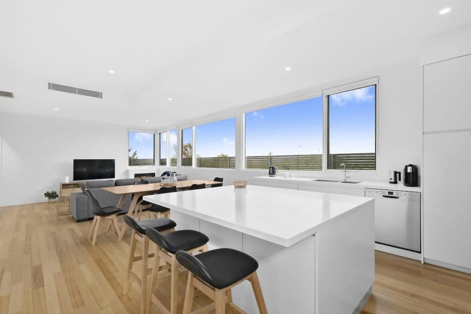 TV and multimedia, Kitchen or kitchenette, Dining area
