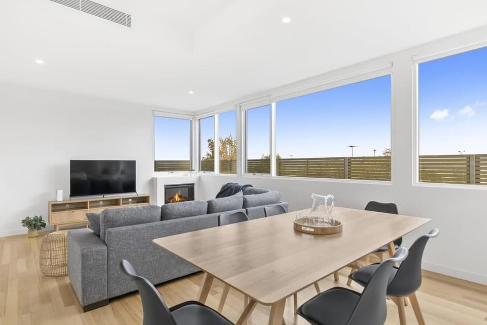 TV and multimedia, Living room, Dining area