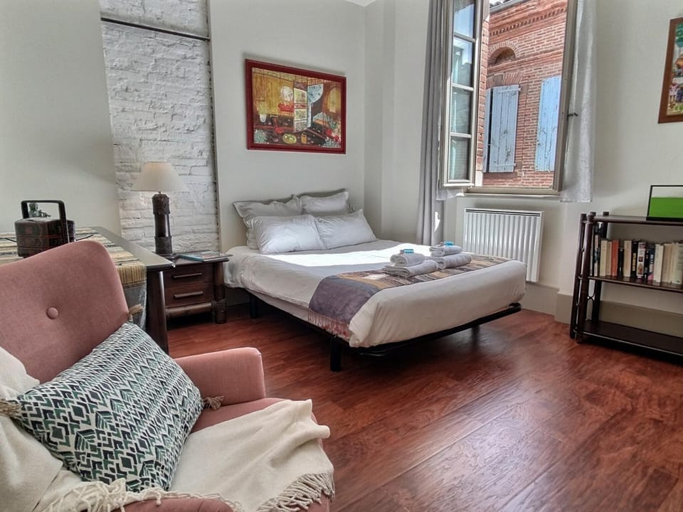 Bed, Photo of the whole room, Bedroom