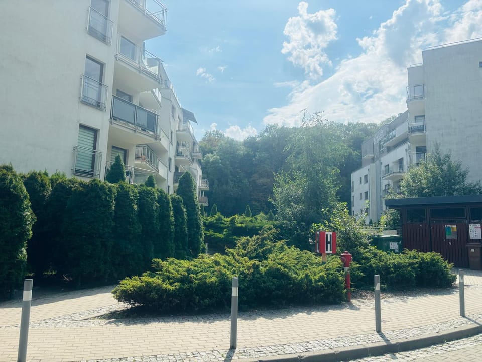 Property building, Neighbourhood, Natural landscape, Garden view