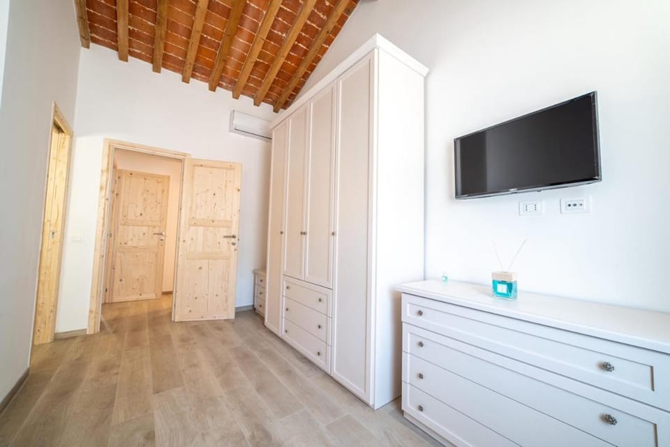 TV and multimedia, wardrobe