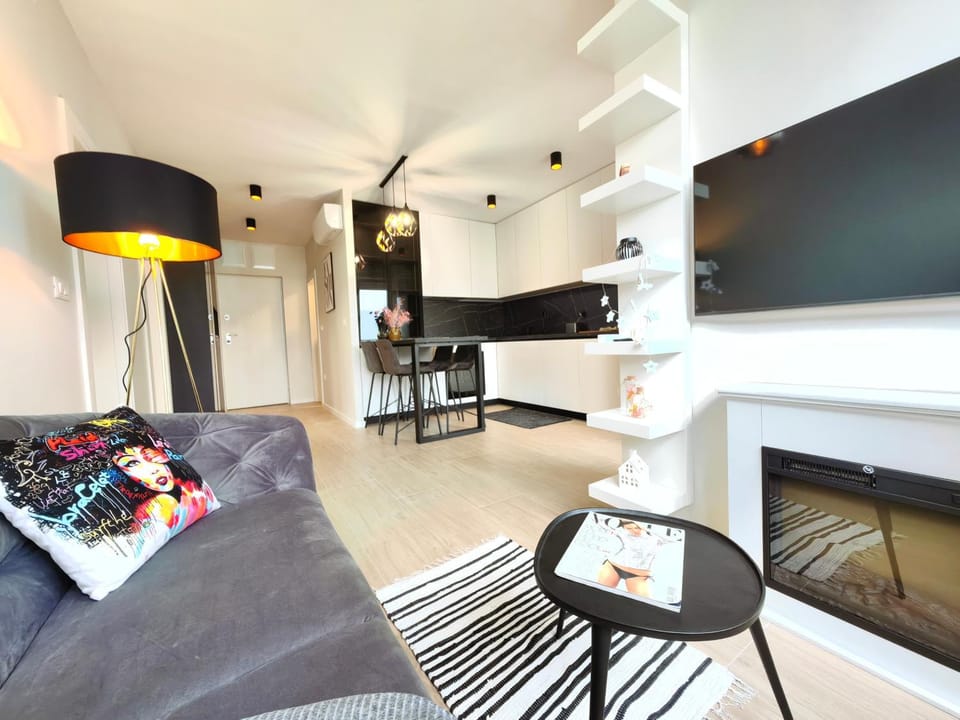 TV and multimedia, Kitchen or kitchenette, Living room, Seating area
