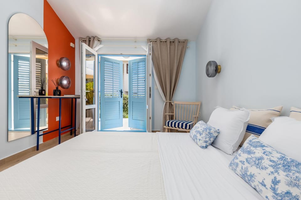 Bed, View (from property/room), Photo of the whole room, Bedroom