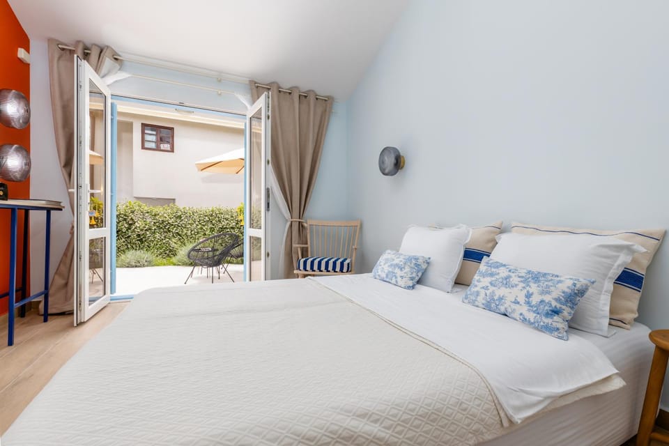 Bed, View (from property/room), Balcony/Terrace, Photo of the whole room, Bedroom