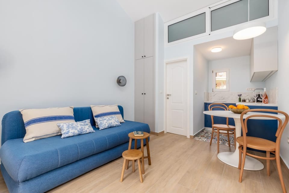 Kitchen or kitchenette, Living room, Seating area