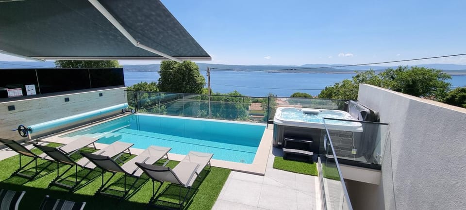 View (from property/room), Balcony/Terrace, Sea view, Swimming pool, Swimming pool, sunbed