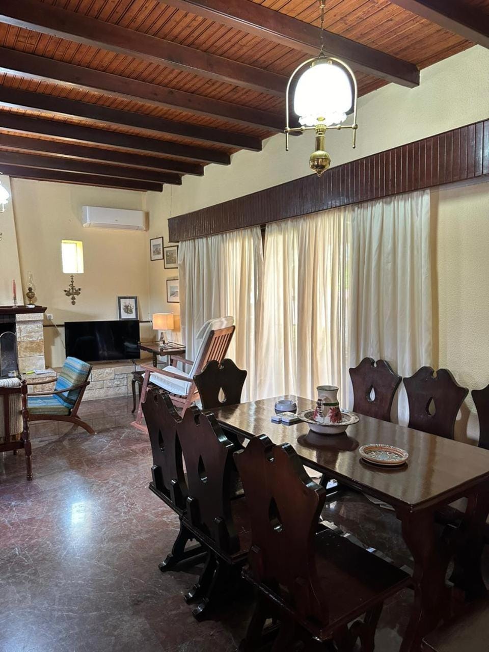 Seating area, Dining area