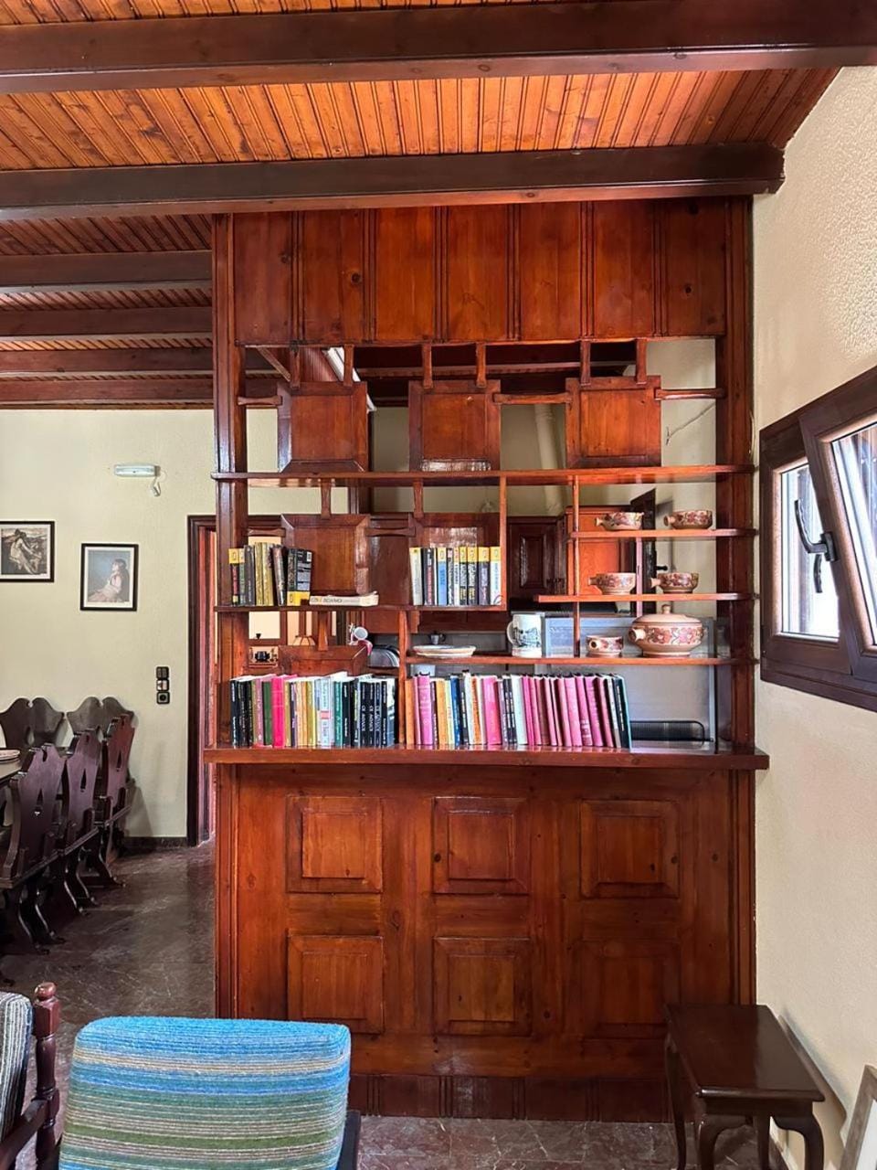Library, Living room, Seating area