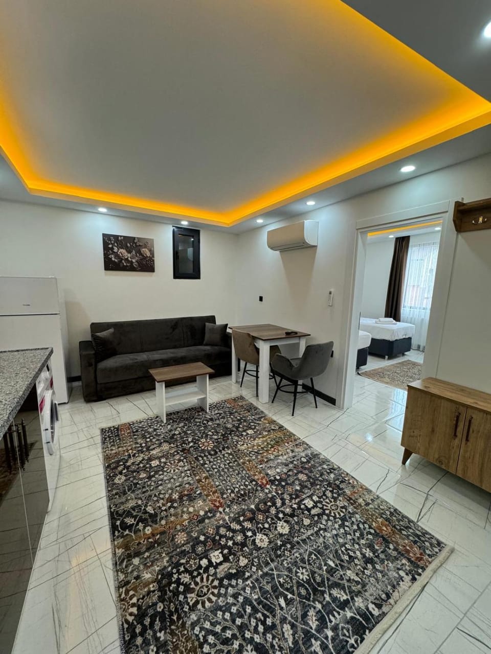 TV and multimedia, Kitchen or kitchenette, Living room, Seating area, Dining area