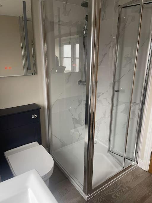 Shower, Bedroom
