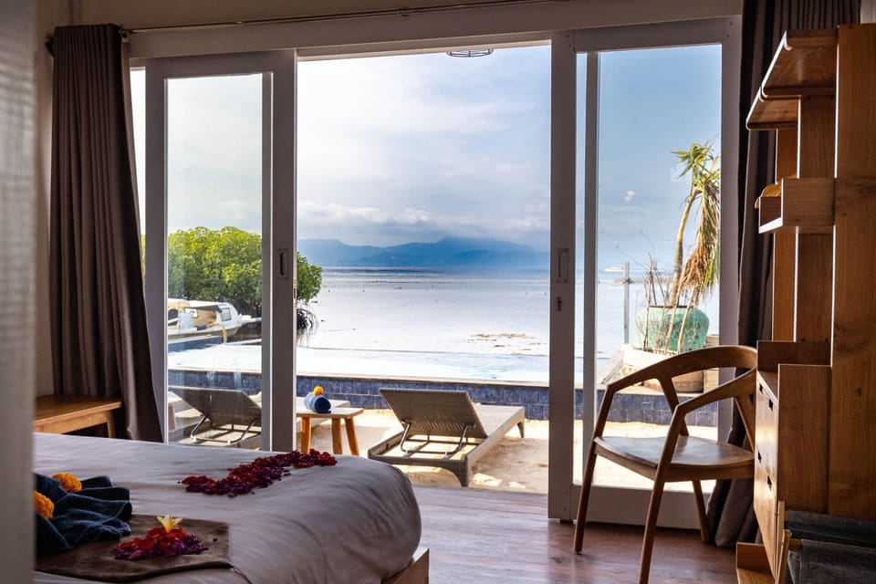 Bed, Bedroom, Sea view