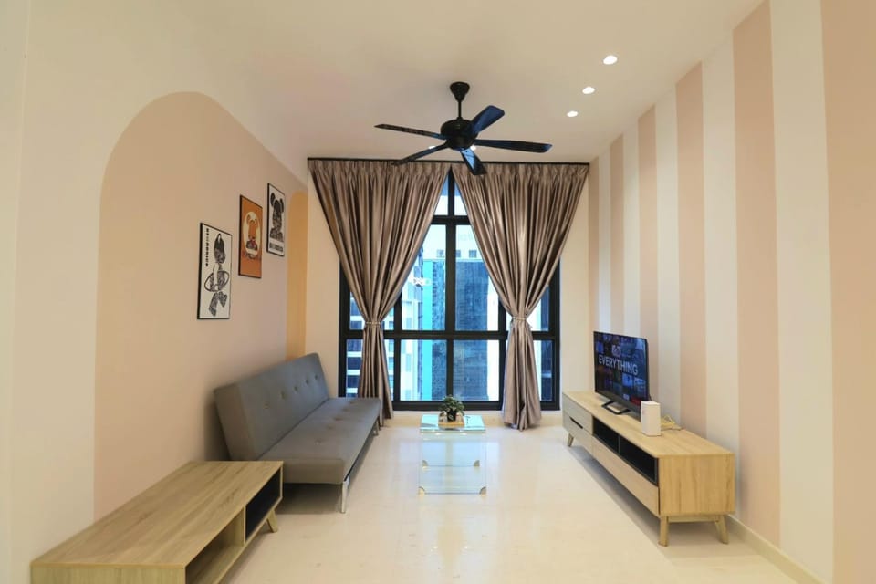 TV and multimedia, Living room, Evening entertainment