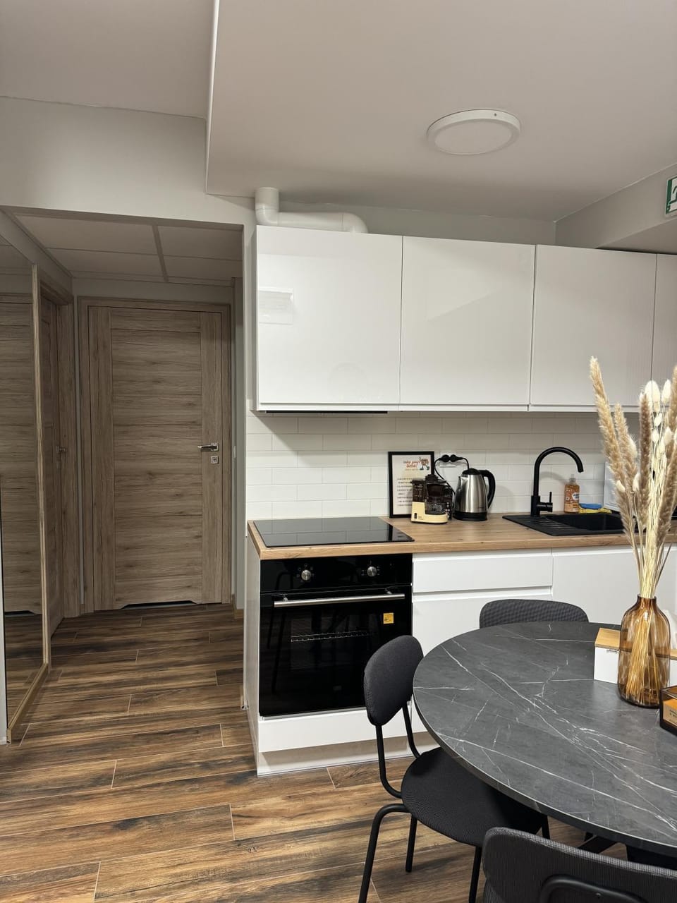 Kitchen or kitchenette, stove, kitchen